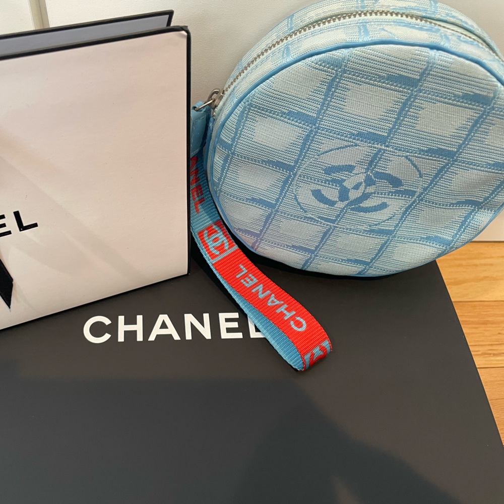 Vintage Chanel travel line round wristlet blue and red
